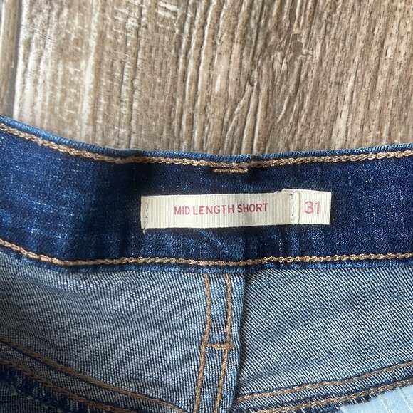 LEVI’S 🌟MID LENGTH SHORT 🌟JEAN SHORTS, 31 - Picture 8 of 12